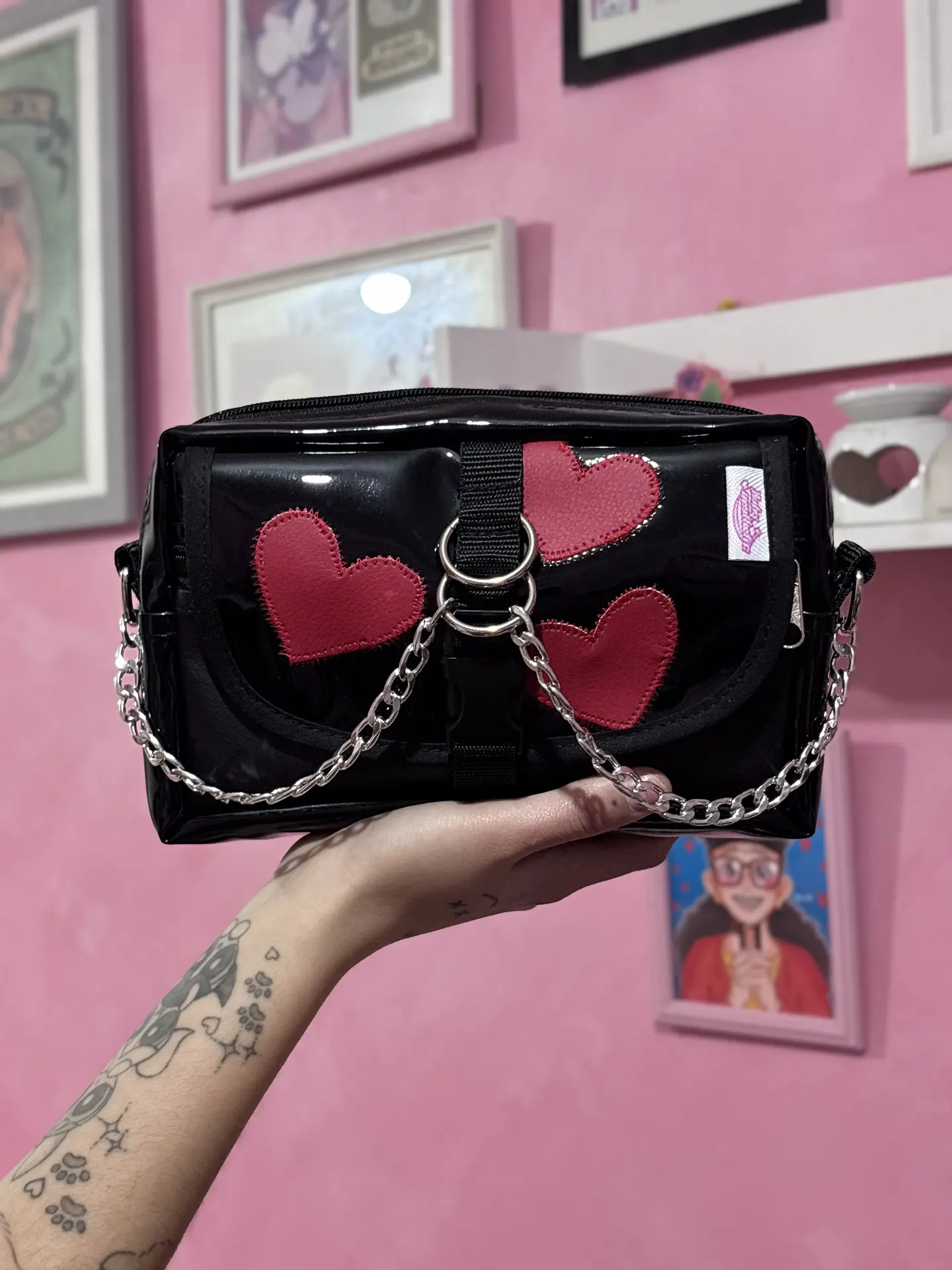 Banano cartera corazones cuerina roja  1