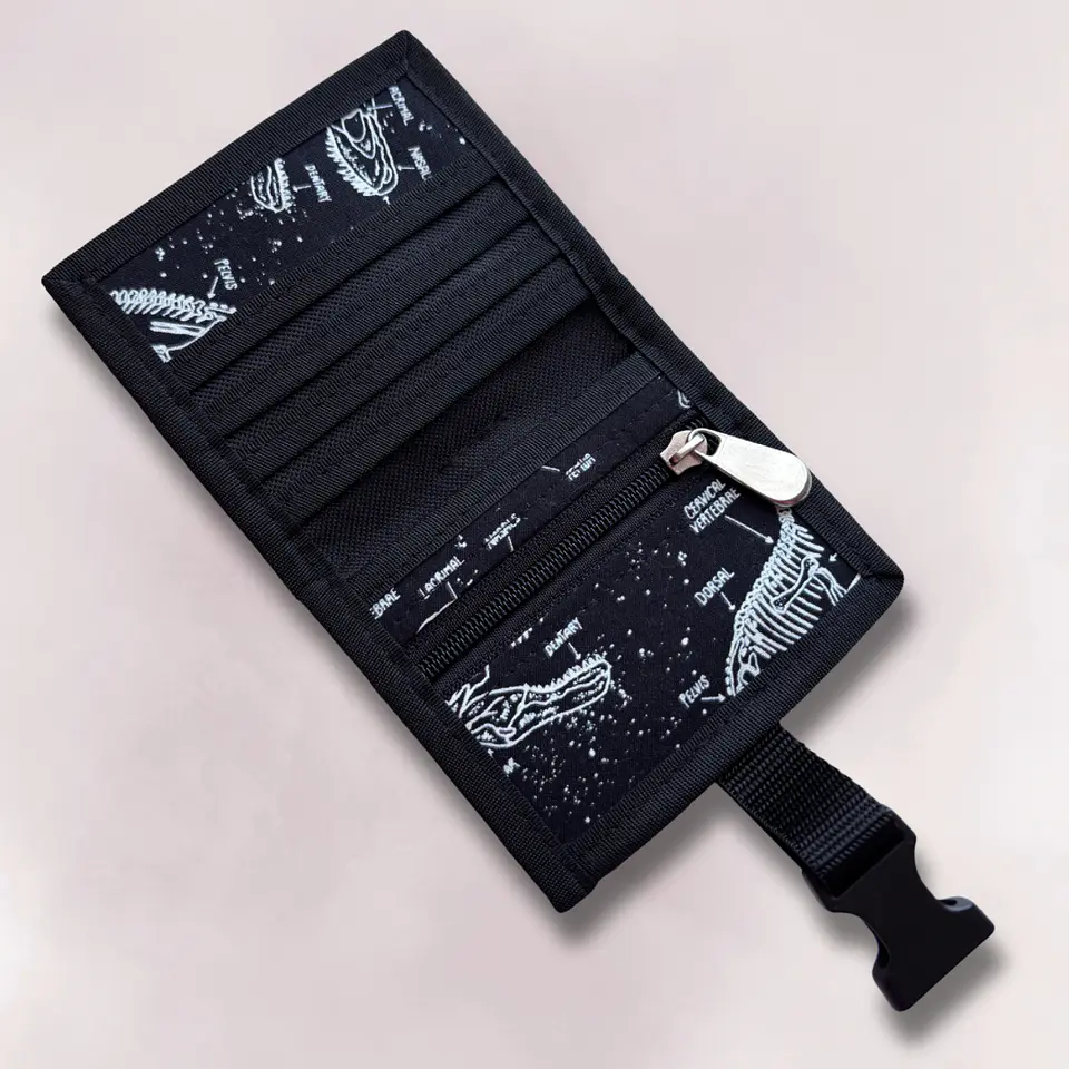 Billetera cuerina negra con dinosaurios  4