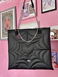 Totebag corazón cuerina negra asa cadena - Miniatura 1