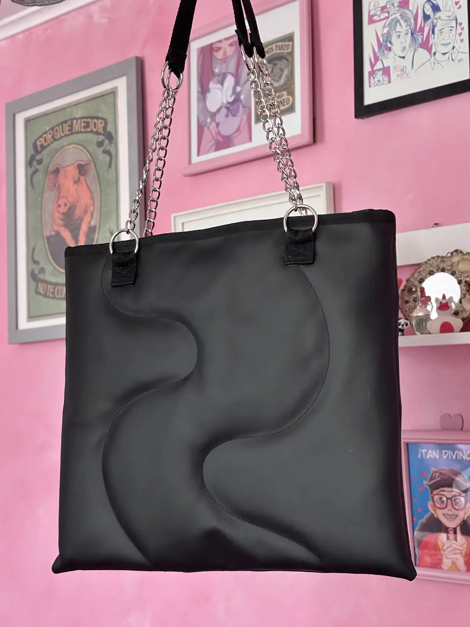 Totebag corazón cuerina negra asa cadena 2