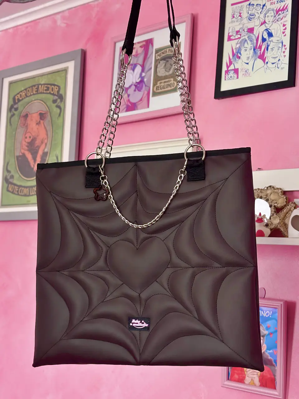 Totebag corazón cuerina café asa cadena 1