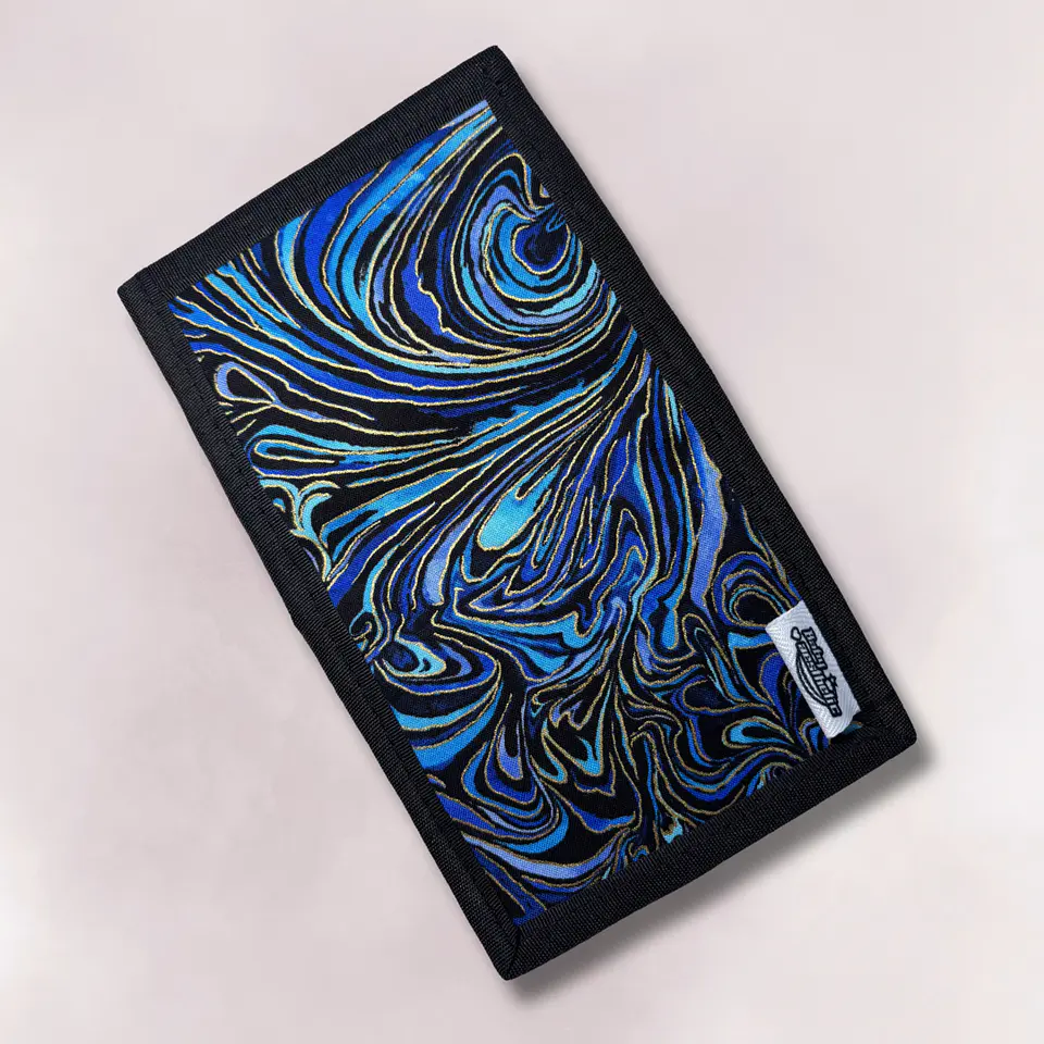 Billetera distorsión azul y toques dorados 3
