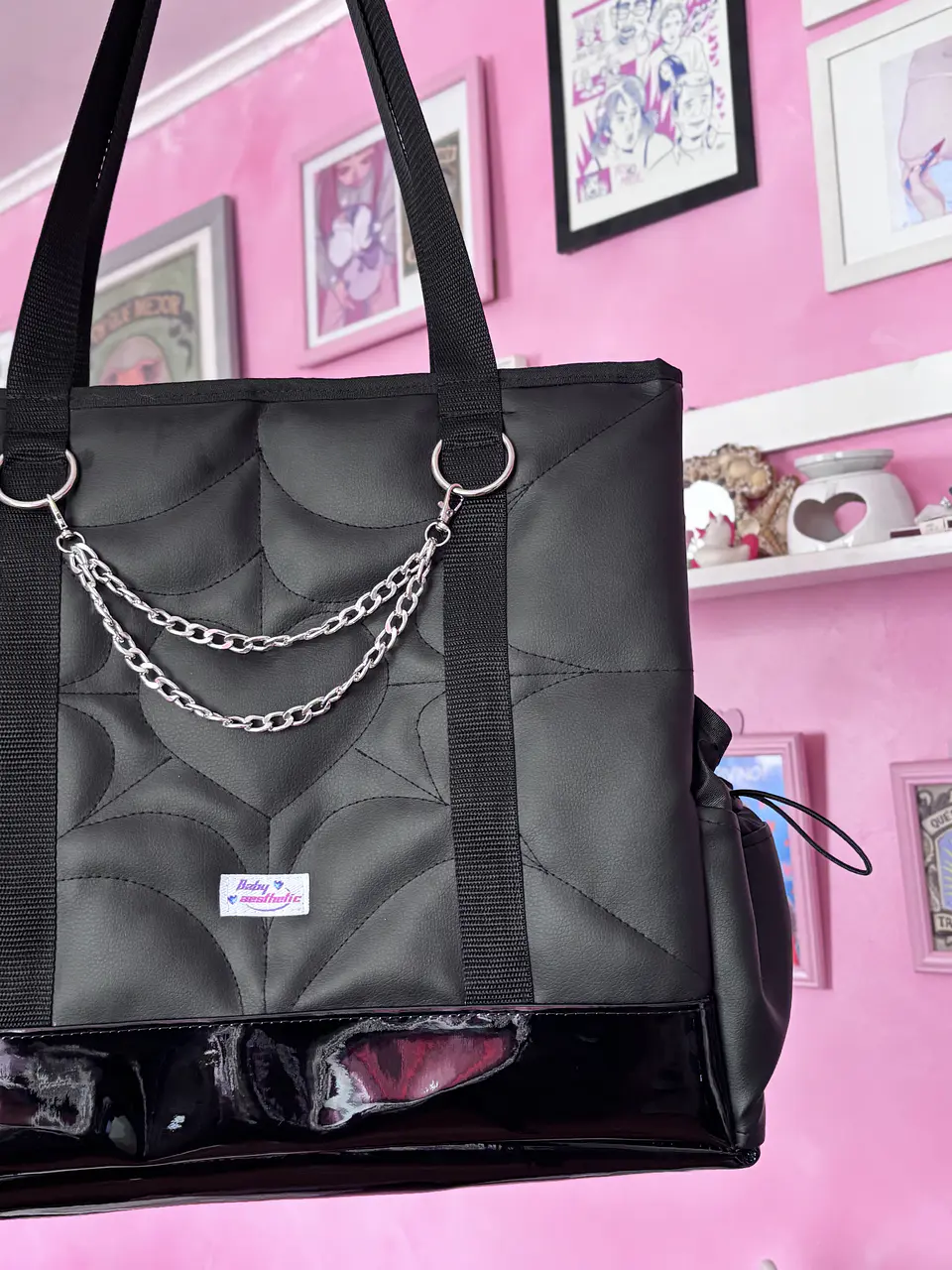 Maxi corazón cuerina negra con charol negro 3