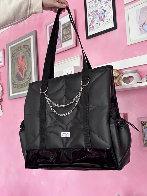 Maxi corazón cuerina negra con charol negro