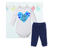 Conjunto de ropa para bebé en su primer día de la madre