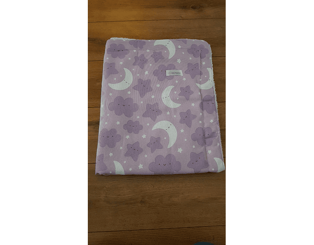 Manta Corderito Beige; Lila Nubes y Lunas Sonriente