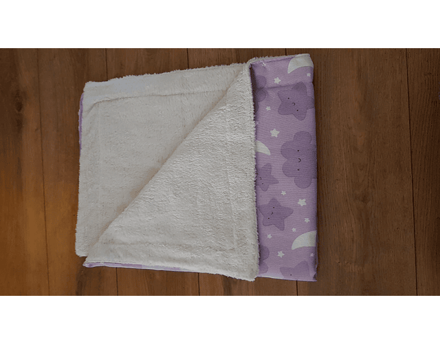 Manta Corderito Beige; Lila Nubes y Lunas Sonriente