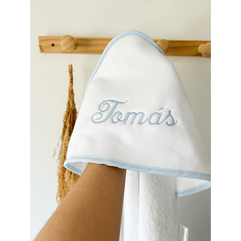 TOALHA DE BANHO BORDADA  - letra trabalhada 