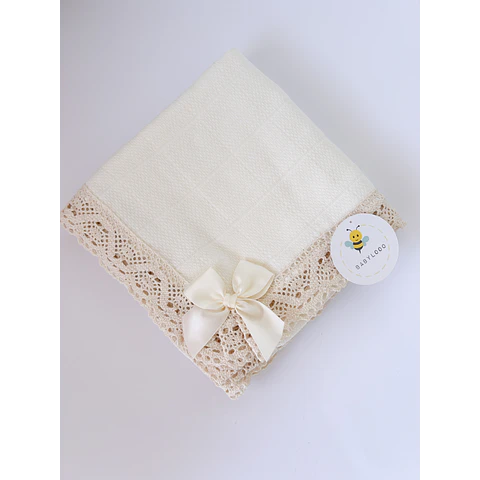 FRALDA DE PANO COM LAÇO E RENDA 