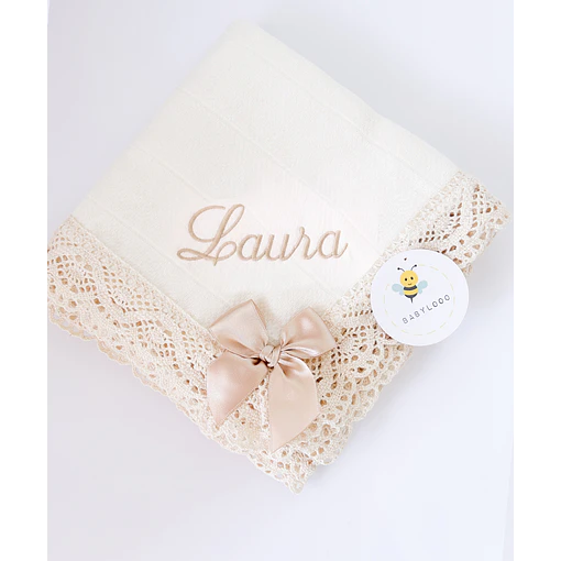 FRALDA DE PANO COM LAÇO E RENDA PERSONALIZAD