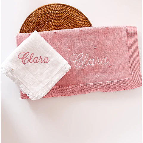 MANTA POMPOM PERSONALIZADA - LETRA TRABALHADA 