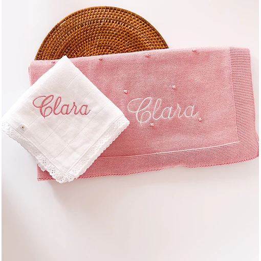 MANTA POMPOM PERSONALIZADA - LETRA TRABALHADA  - Rosa ve
