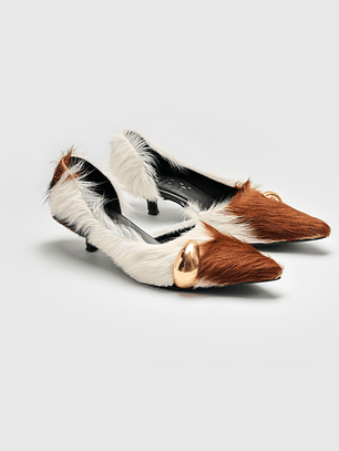 Zapatos De Tacón Cerrado En Cuero Natural Con Joya