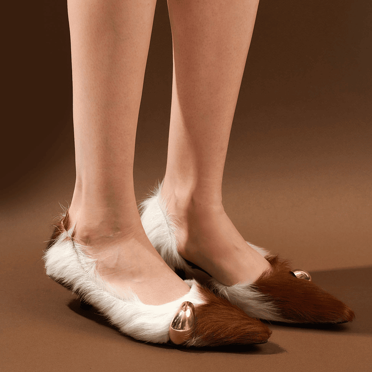 Zapatos De Tacón Cerrado En Cuero Natural Con Joya 5