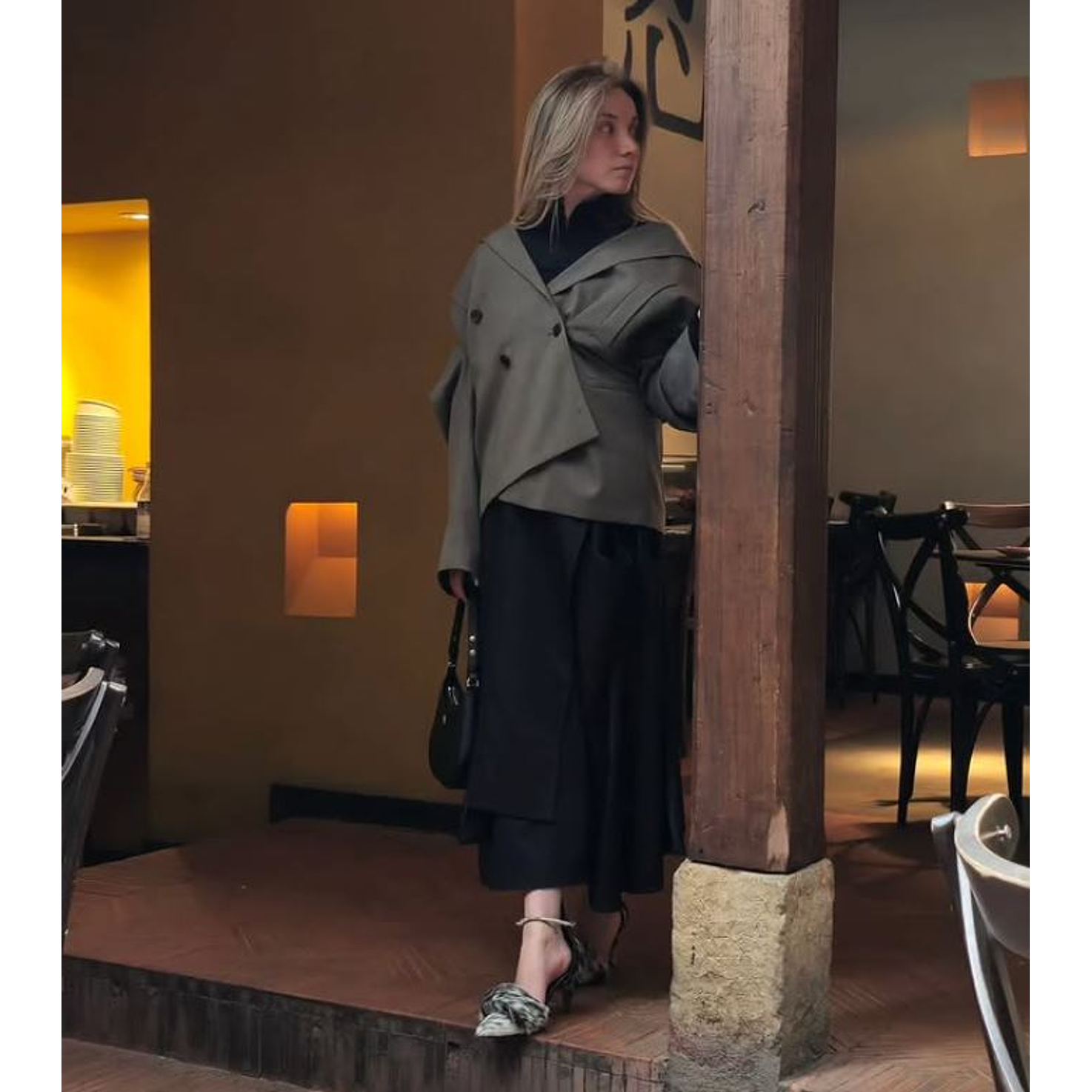 Zapatos De Tacón Con Trabilla En Cuero Natural  3