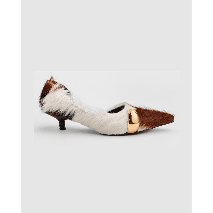 Zapatos De Tacón Cerrado En Cuero Natural Con Joya 1