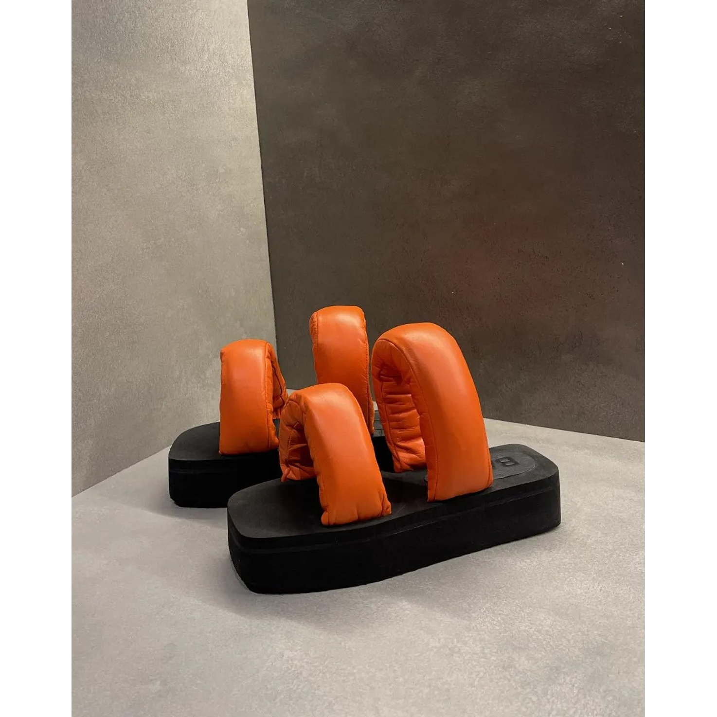 Sandalias En Cuero Con Plataforma 2