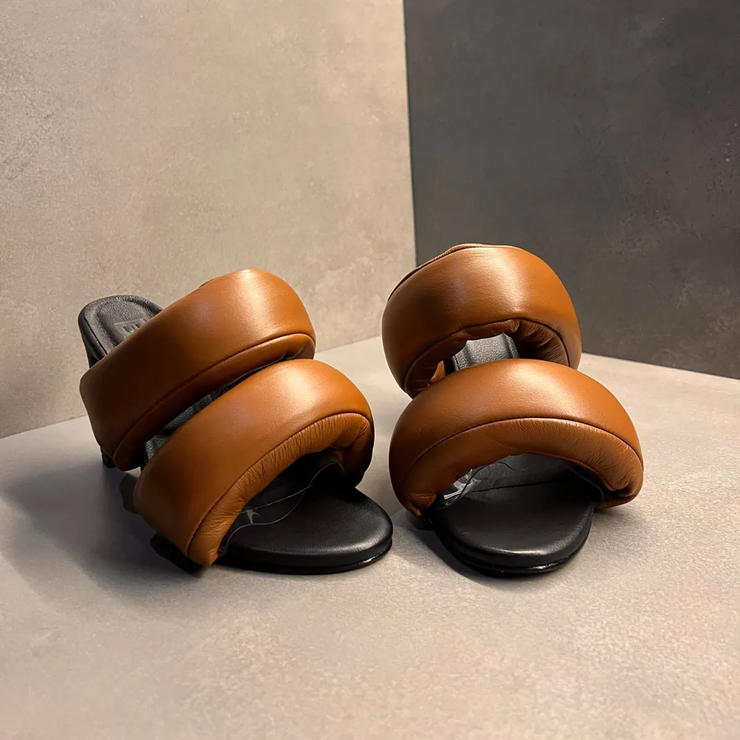 Zapatos De Tacón Destalonado En Cuero Café 2