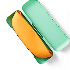 Babero Impermeable con Recolector y Estuche Portátil 8