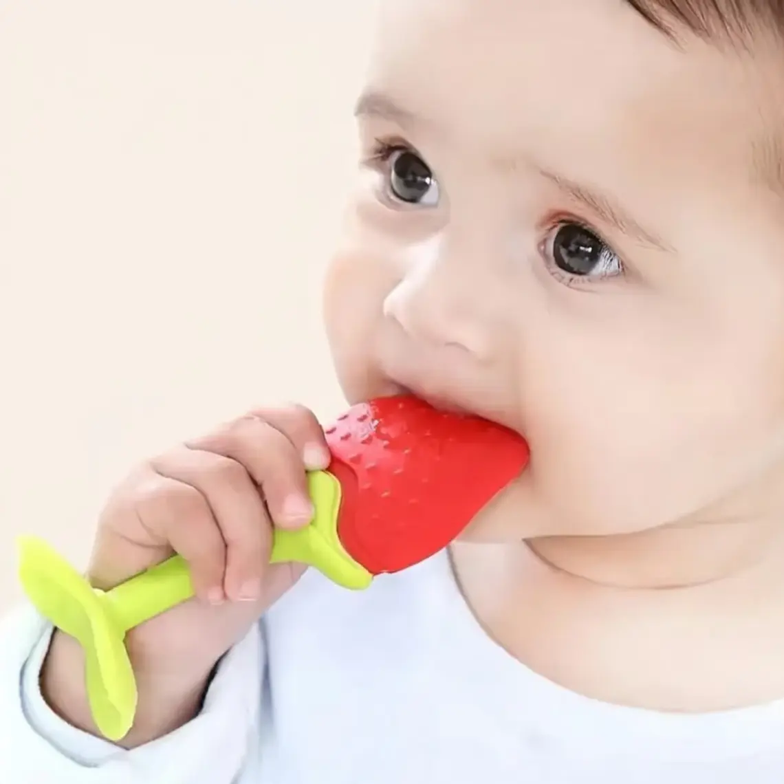 Mordedor de Silicona con Forma de Fruta 1