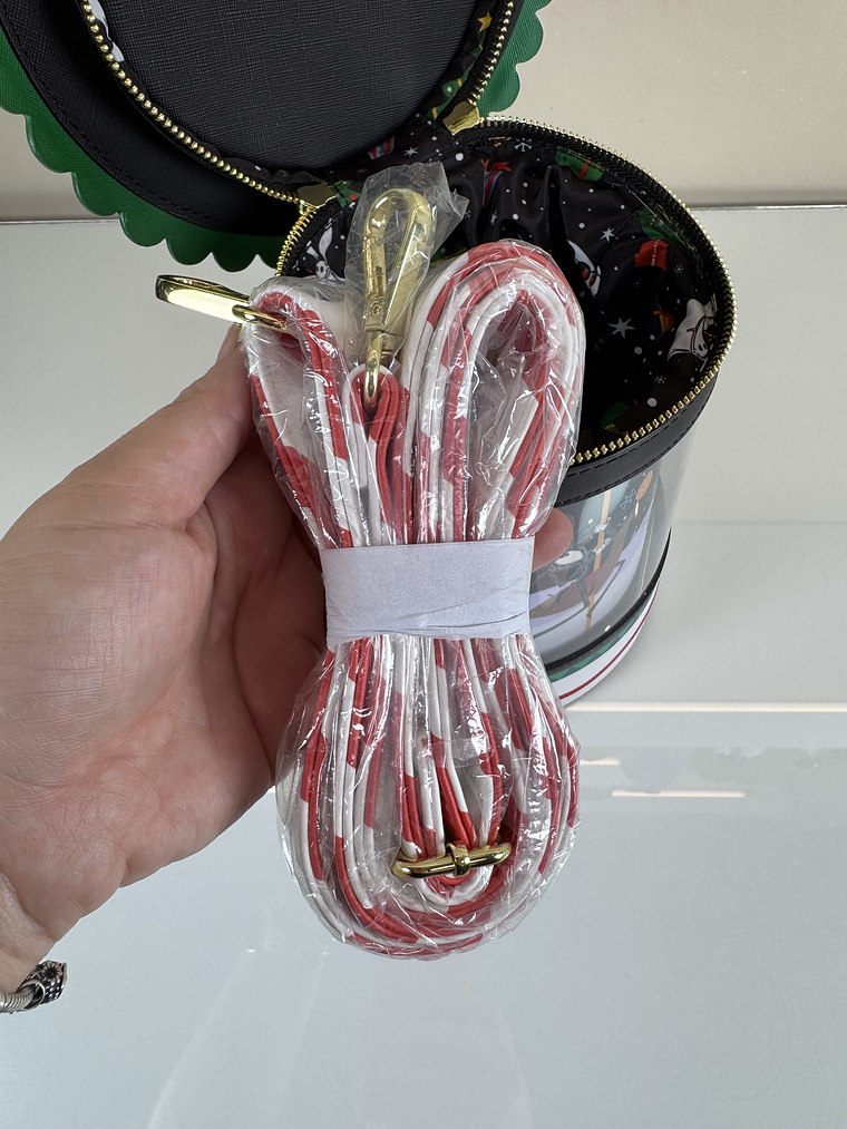 Crossbody navideño “Carrusel” | The nightmare before Christmas” x Loungefly  5