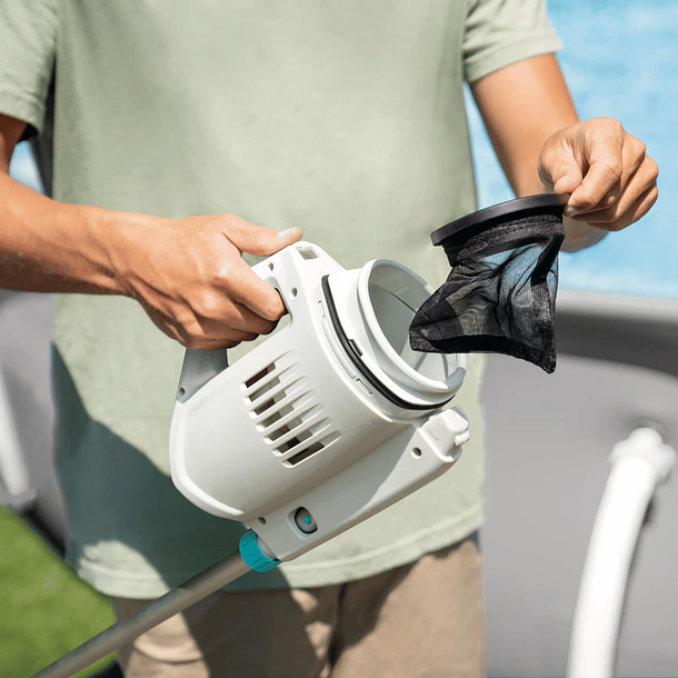 Aspiradora de Piscina Recargable Intex con Brazo Telescópico ZR100 11