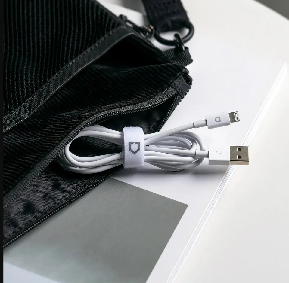Cable RhinoShield Carga Rápida MFI Lightning a USB-A (1 Metro)  6