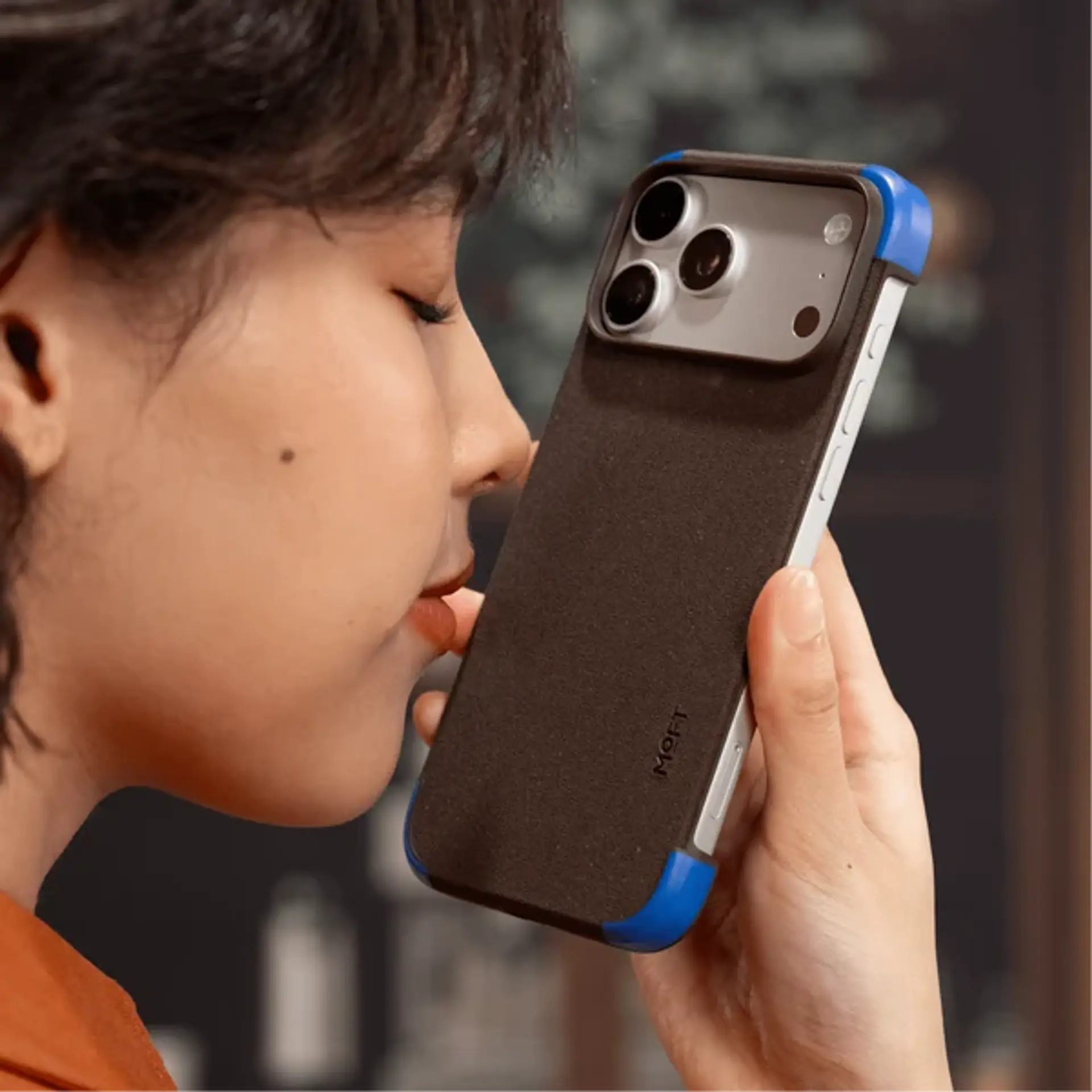 Carcasa MOFT Frame para iPhone 18 Pro Max / 17 Pro Max – Coffee Brown x Sapphire 5