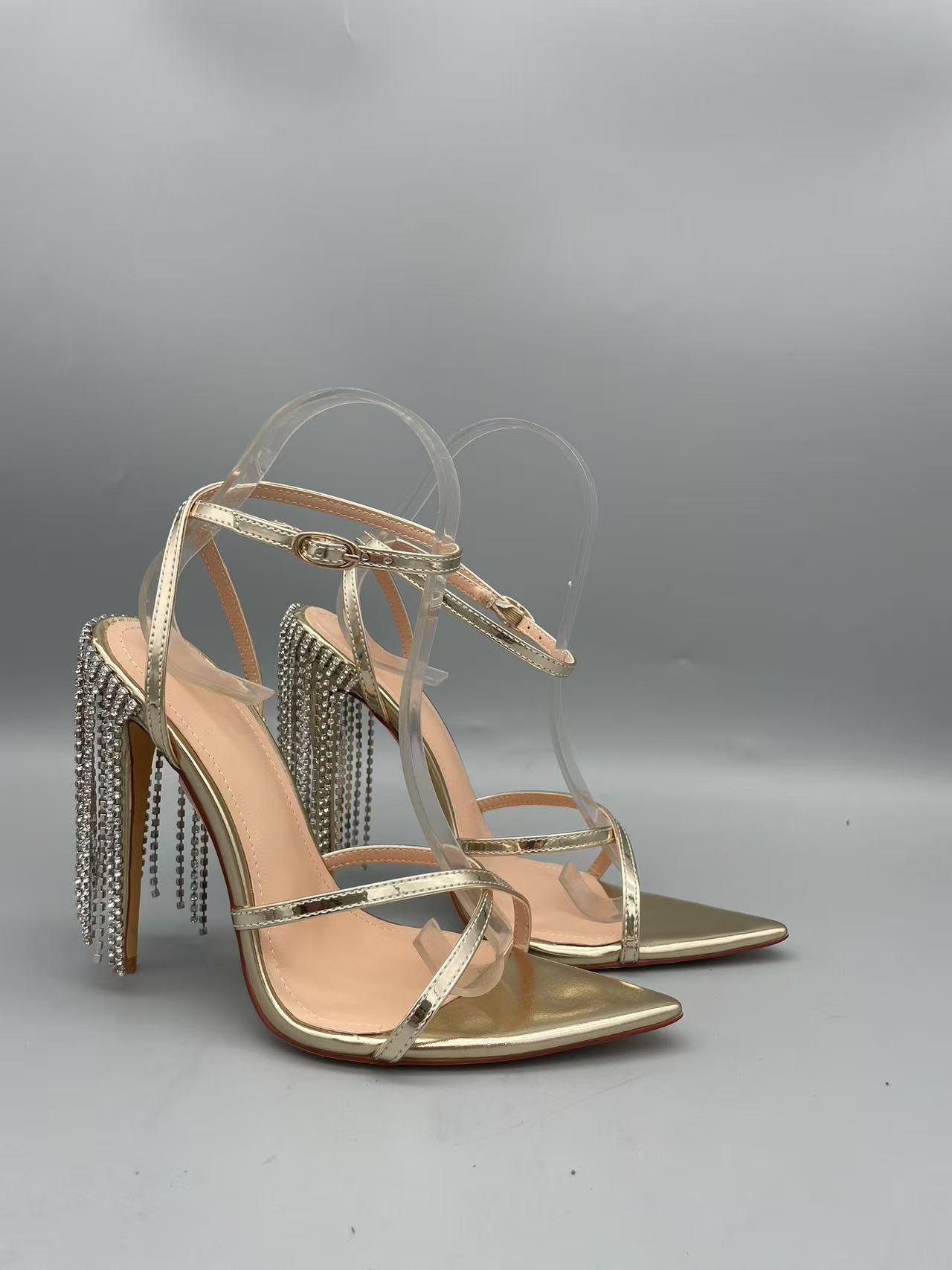 Zapato Fiesta Dorado 1