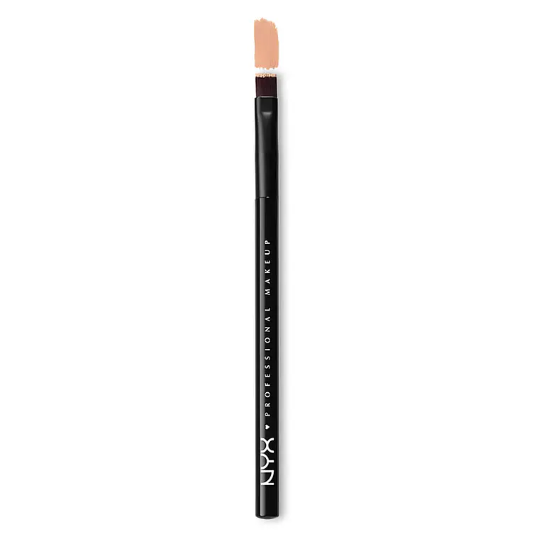 Brocha para corrector de manchas Pro de NYX 2