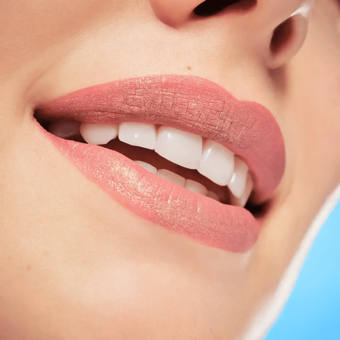 Labial Líquido Glitter Switch Globo Up De Disney Pixar - ESSENCE 3