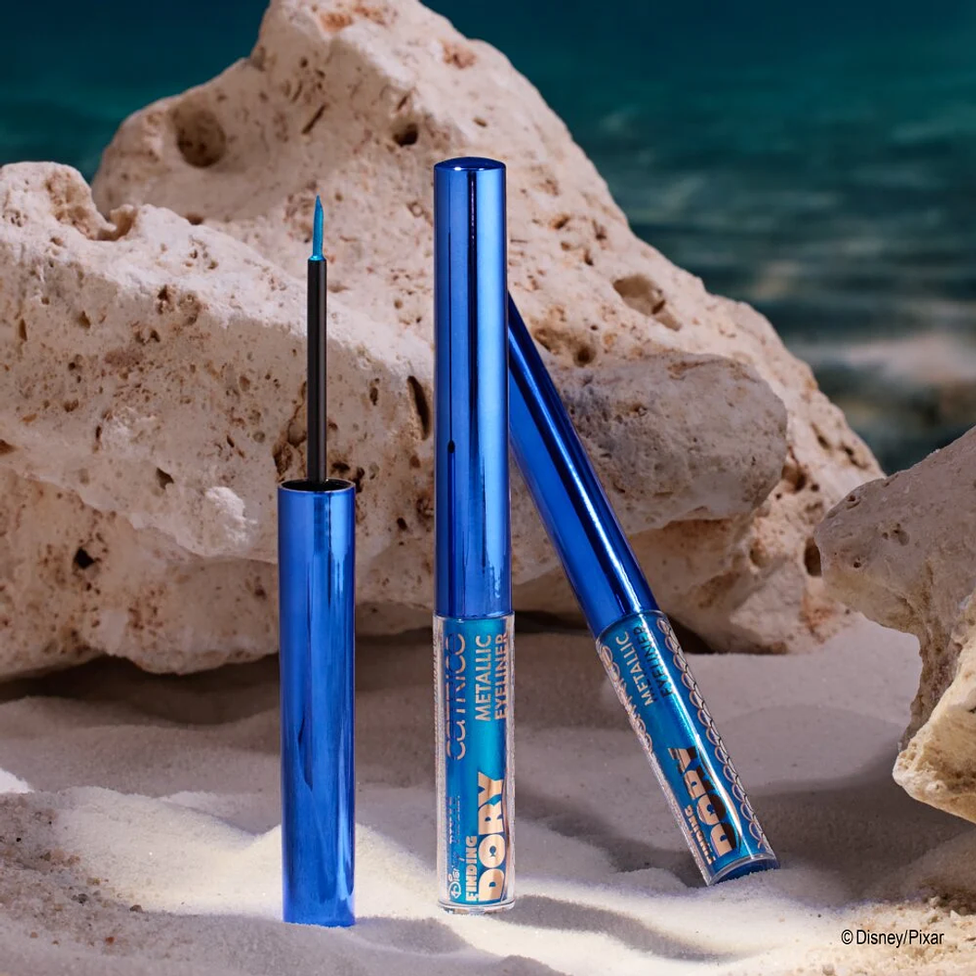 Delineador Metálico Finding Dory De Disney Pixar 01 - CATRICE 4