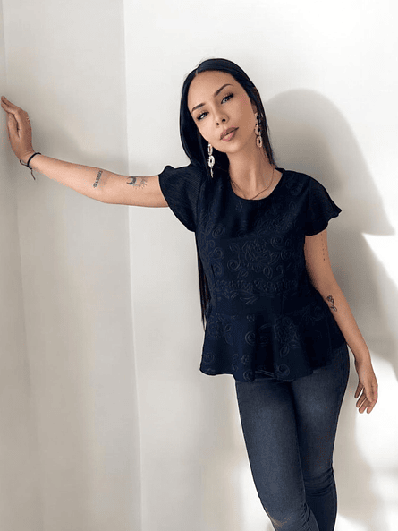Polera Peplum Negra Mujer | Elegancia Femenina Carobaska 4