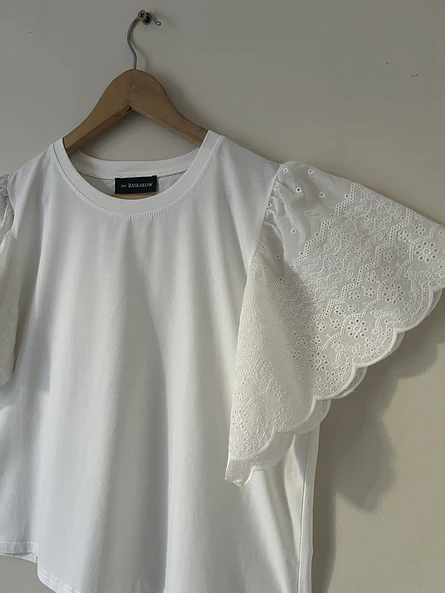 Polera Blanca Mujer de Broderie con Mangas Mariposa  3