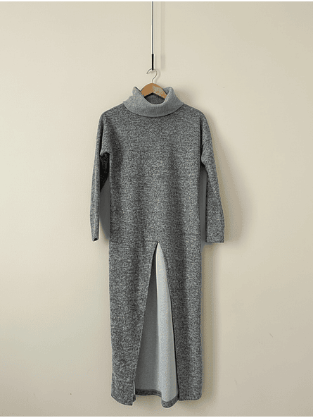 Sweater Largo Gris Madrid en Lanilla Suave con Abertura Frontal y Diseño que Estiliza – Carobaska 3