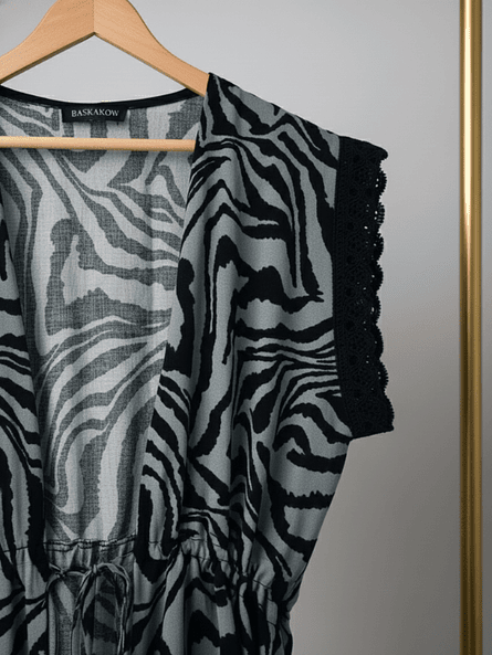 Tapado Verde Animal Print – Diseño de Autor y Detalles en Broderie ✨ 4