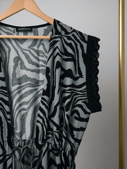 Tapado Verde Animal Print – Diseño de Autor y Detalles en Broderie ✨ 4