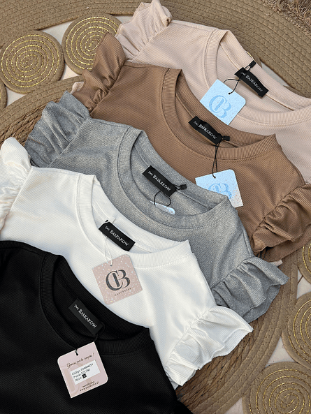 Polera Básica negra rib elastciada | Un esencial para el verano  4