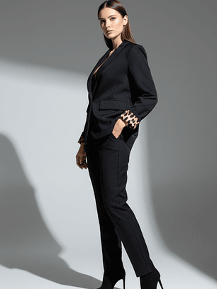 Blazer Negro de Mujer Selena – Detalle Animal Print ✨🐆