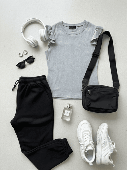 Polera Básica Mujer Gris Rib Elasticada con Vuelos 2