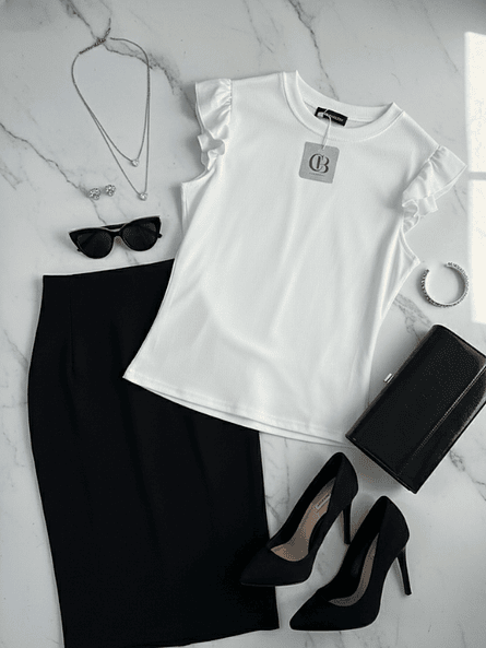 Polera Básica Blanca Mujer Rib Elasticada con Vuelos 2