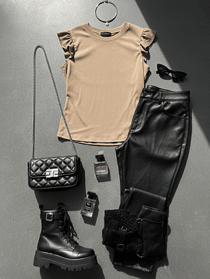 Polera de rib elastciada camel | Un esencial para el verano