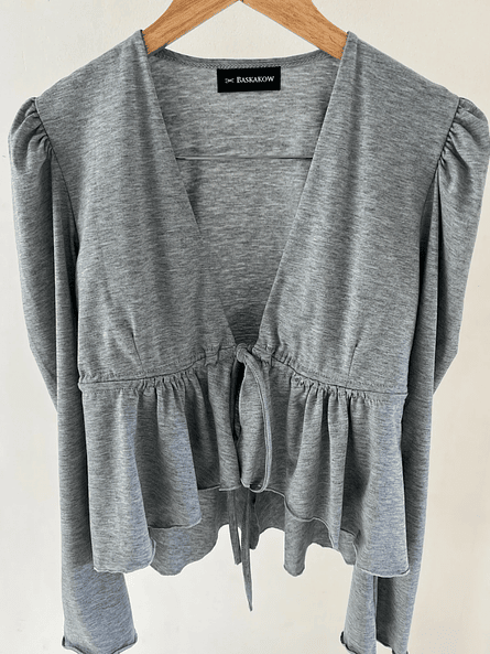 Polera Mujer Gris Lina – Manga Globo y Ajuste en Busto | Carobaska 3