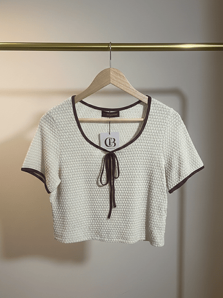 Polera Textured Ivy Beige con Vivo Burdeo - Carobaska 5