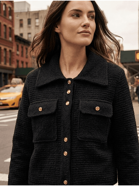 Chaqueta Negra con Botones Dorados 