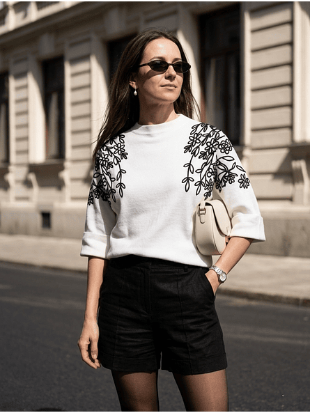 Sweater Bordado Floral Viena – Blanco Nieve Premium | Manga Murciélago 5