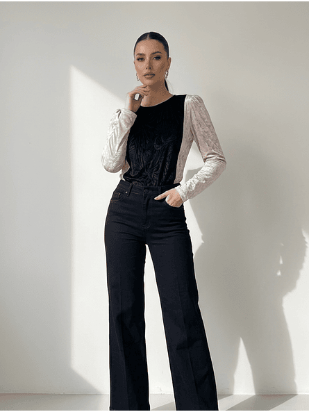 Polera de Terciopelo Elegante con Mangas Princesa y Contraste Emily – Colección Exclusive 4