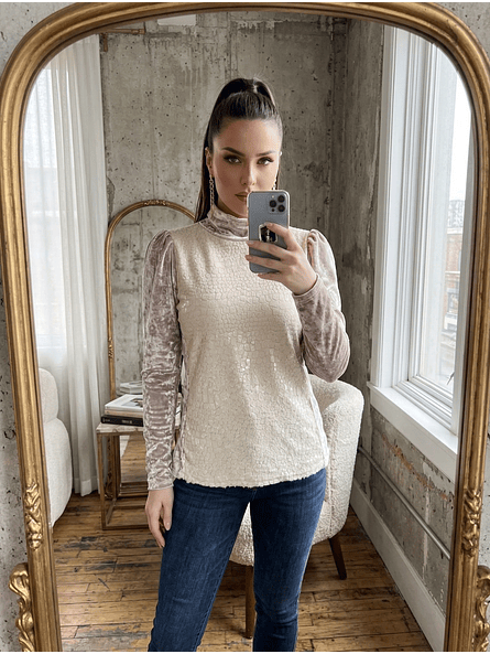 Polerón Soft Pearl: Elegancia y Diseño Exclusivo en Confección Nacional 4