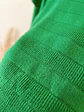 Sweater Crop Top Verde Vibrante con Vuelos en Hombros | Carobaska - Miniatura 6