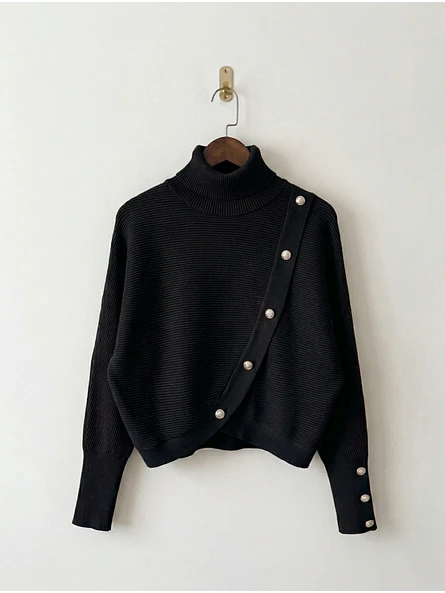 Sweater Negro Mujer Manga Murciélago de Cuello Alto con Botones | Carobaska 2